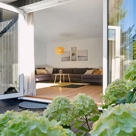 Holiday home Summer House Centrally Located In The Heart Of Hornbk