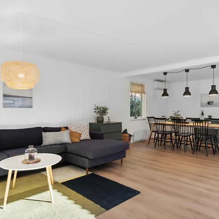 Summer House Centrally Located In The Heart Of Hornbk * Hornbaek