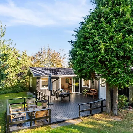 Summer House Centrally Located In The Heart Of Hornbk * Hornbaek