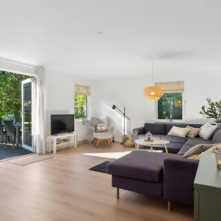 Newly Renovated And Modern Near The