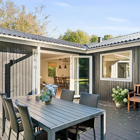 Newly Renovated And Modern Near The 펜션 Hornbæk